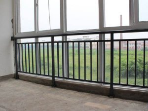 陽臺窗戶護(hù)欄