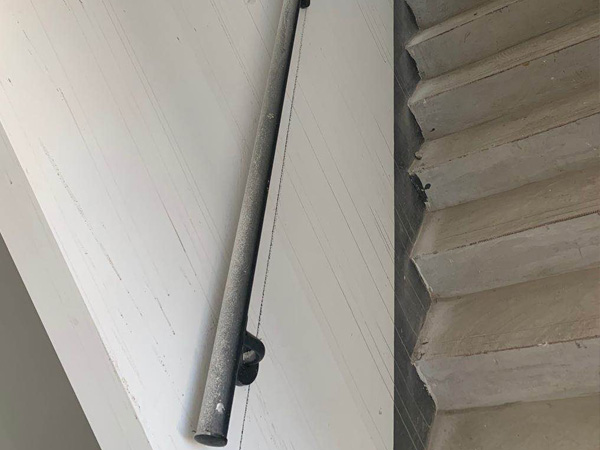 小區靠墻樓梯扶手圖片