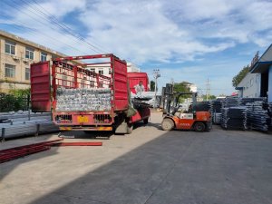 金用護(hù)欄2020年8月13日鋅鋼陽臺護(hù)欄裝車發(fā)貨！