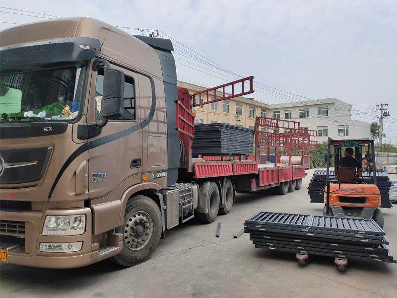 金用護(hù)欄2020年9月25日鋅鋼百葉窗發(fā)貨！