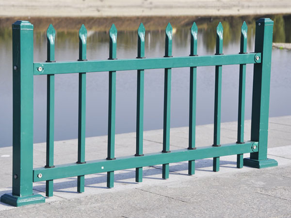 鋅鋼護欄為什么不容易生銹？