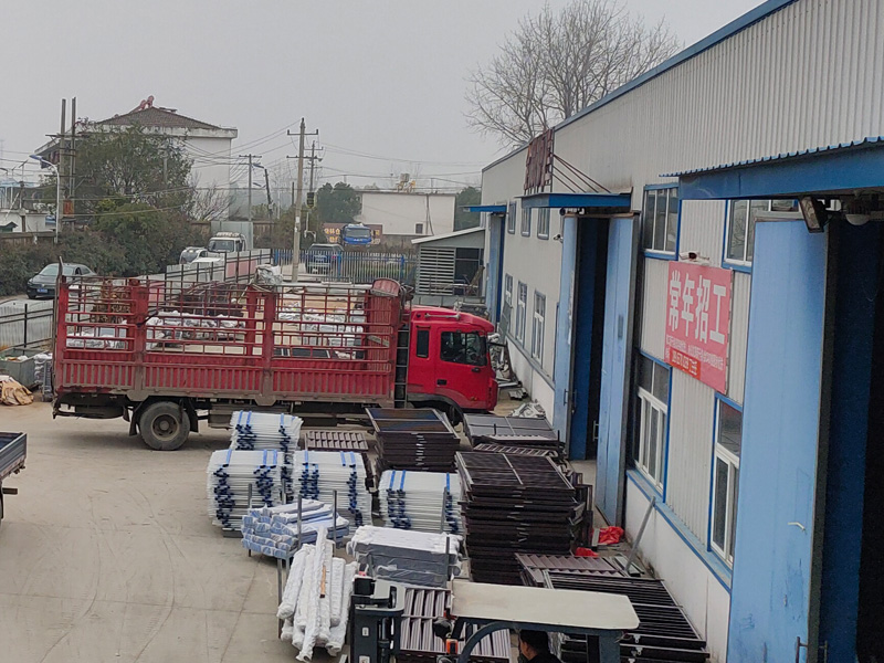 金用護(hù)欄2020年12月10日鋅鋼百葉窗發(fā)貨！