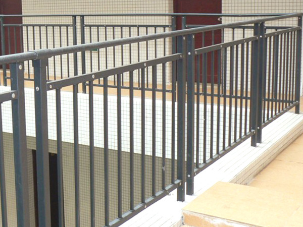 鋅鋼護欄一般多少錢？