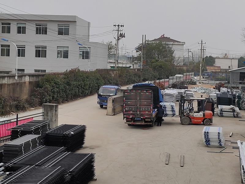 金用護欄2020年12月11日鋅鋼圍墻護欄發貨！