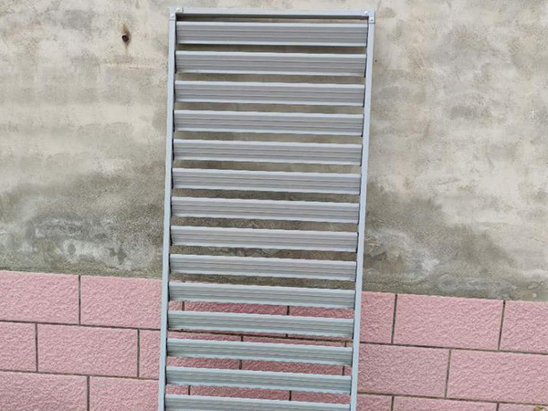 建筑百葉窗葉片間距要求