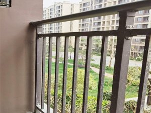 陽(yáng)臺(tái)護(hù)欄在哪家定做最便宜？