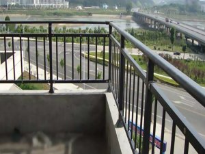 陽臺(tái)護(hù)欄哪家便宜？