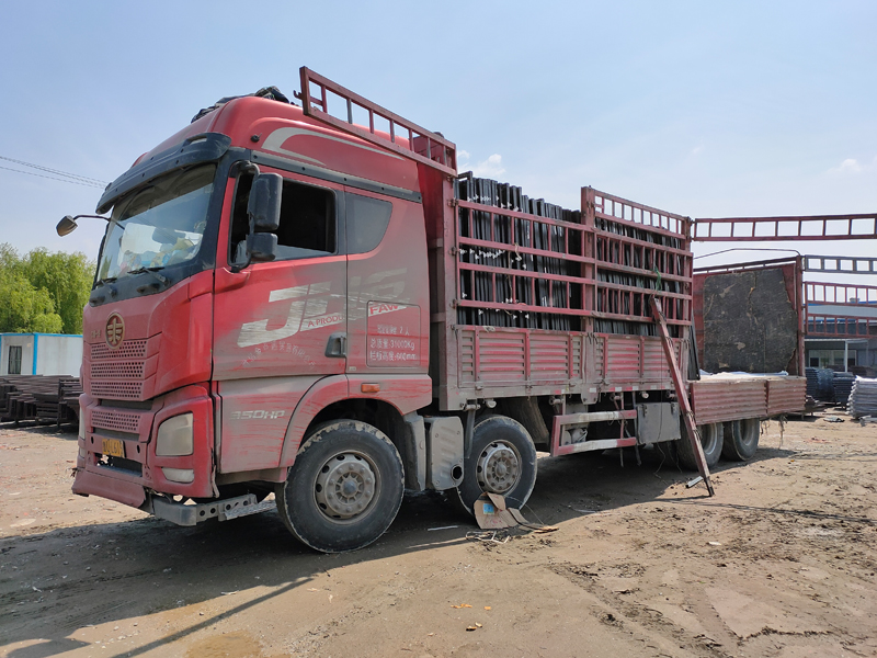 金用護(hù)欄2021年4月8日鋅鋼百葉窗發(fā)貨！