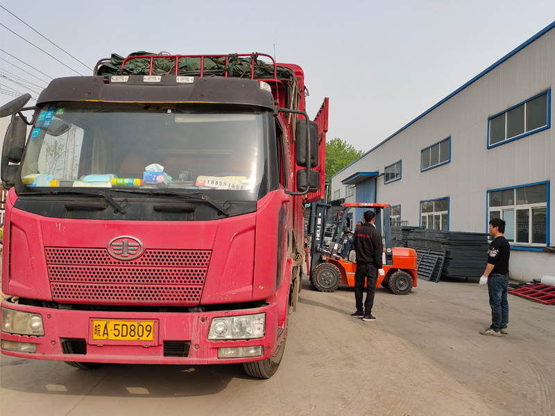 金用護欄2021年4月16日第一車百葉窗發貨！