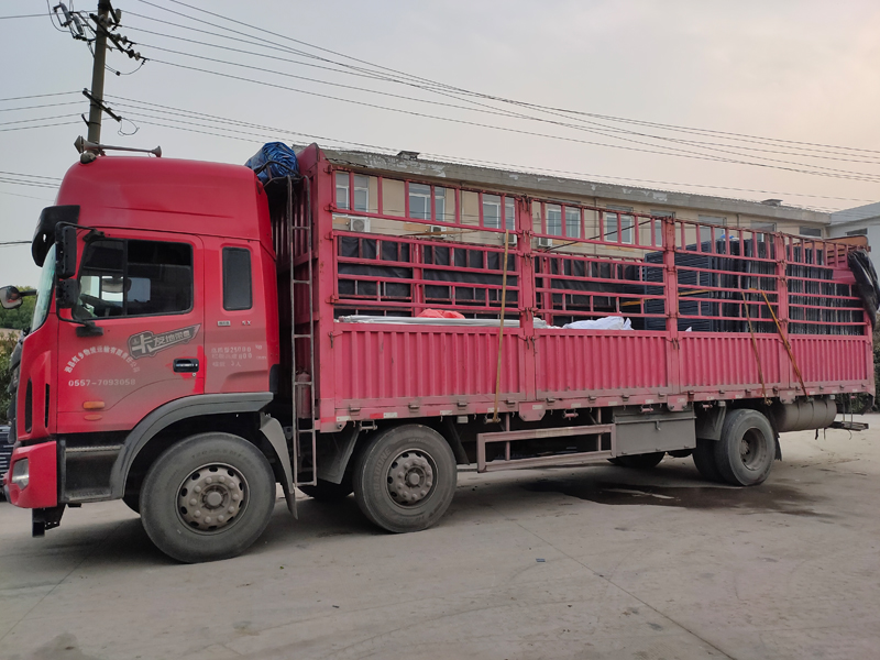 金用護(hù)欄2021年4月27日鋅鋼百葉窗發(fā)貨！