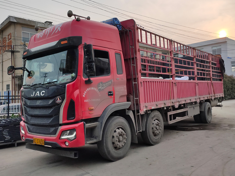 金用護(hù)欄2021年4月27日鋅鋼百葉窗發(fā)貨！