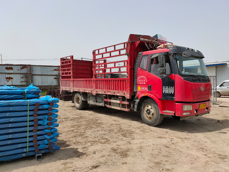 金用護欄2021年4月29日鋅鋼連廊護欄發貨！