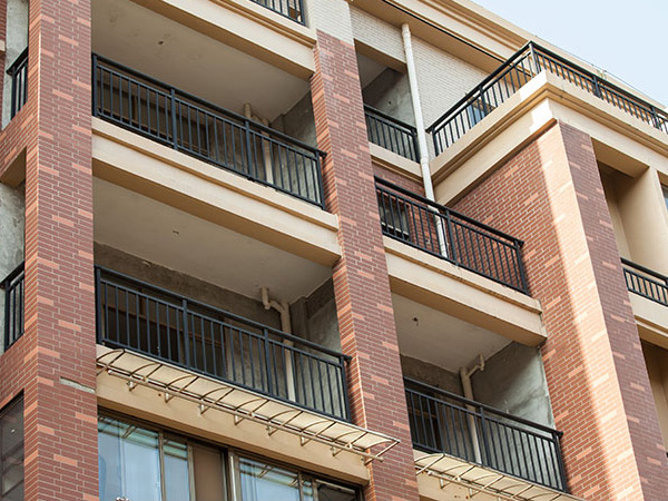 鋅鋼陽(yáng)臺(tái)護(hù)欄優(yōu)點(diǎn)