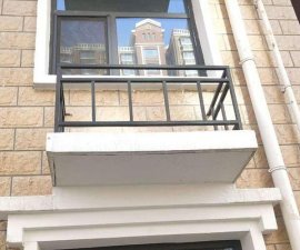 空調(diào)護(hù)欄有哪些材質(zhì)？