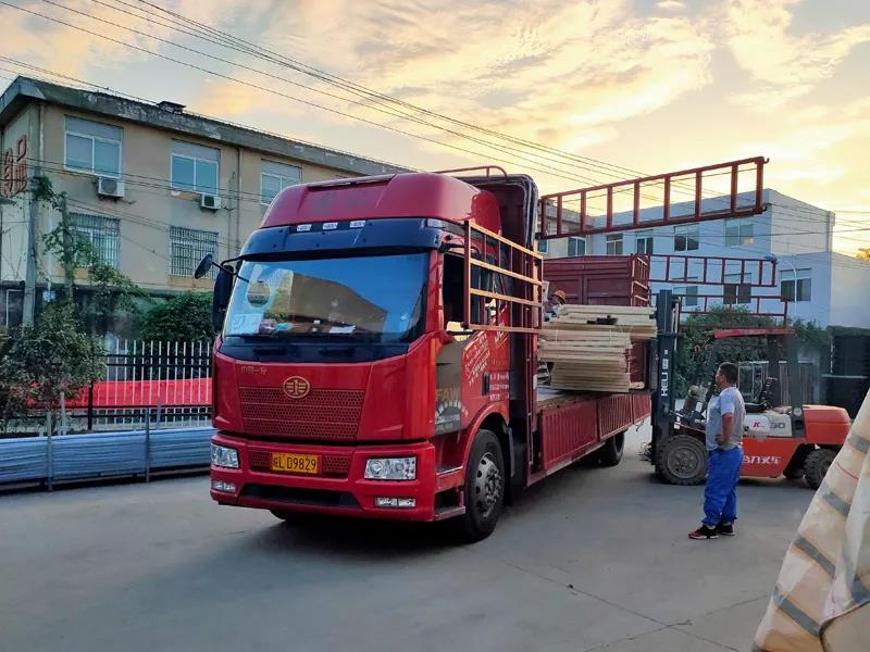 金用護欄2021年9月16日鋅鋼百葉窗發貨！