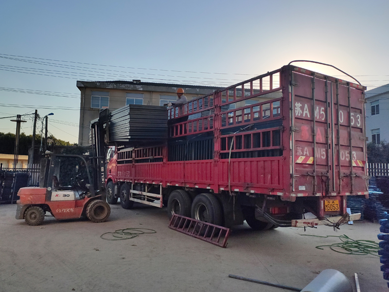 金用護欄2021年11月15日鋅鋼百葉窗發貨！