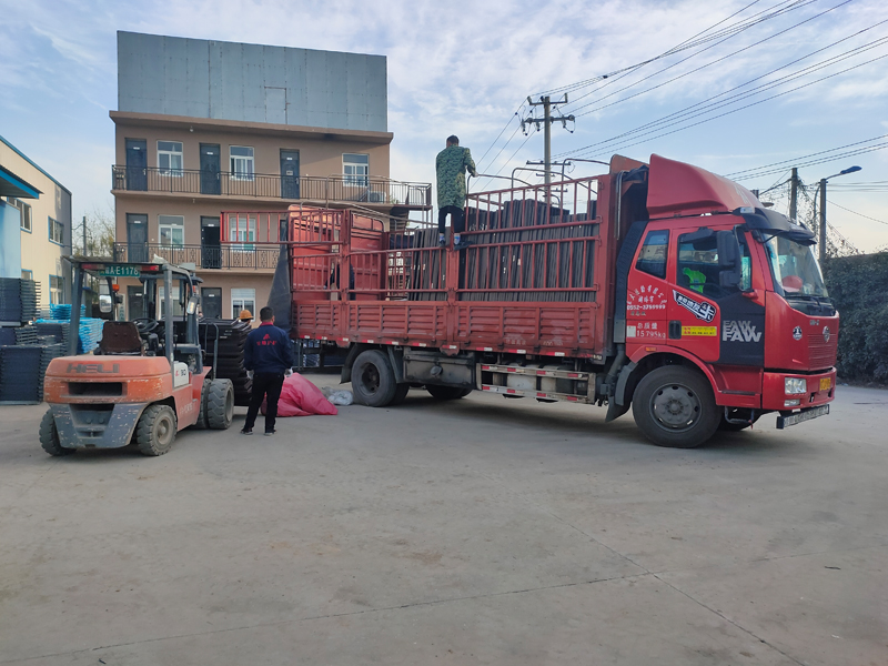 金用護欄2021年12月1日鋅鋼百葉窗發貨！