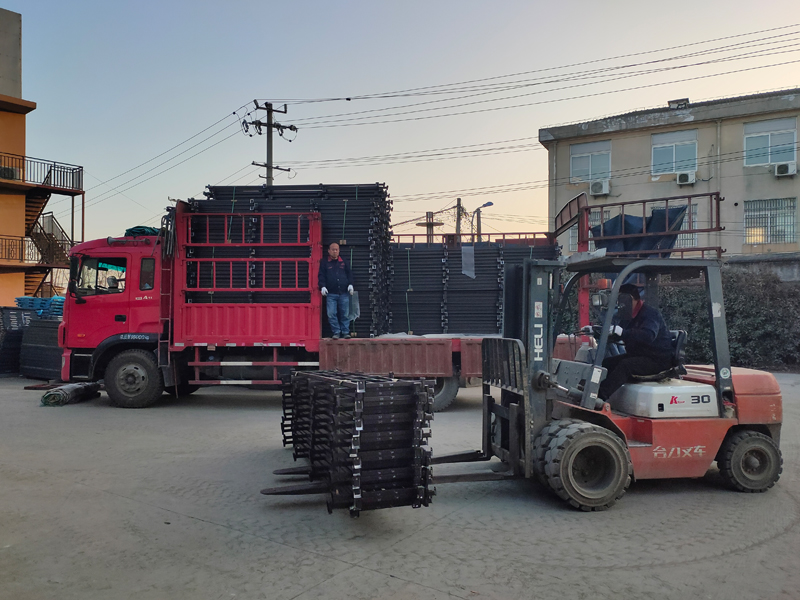 金用護欄2021年12月25日鋅鋼護窗欄桿裝車發(fā)貨！