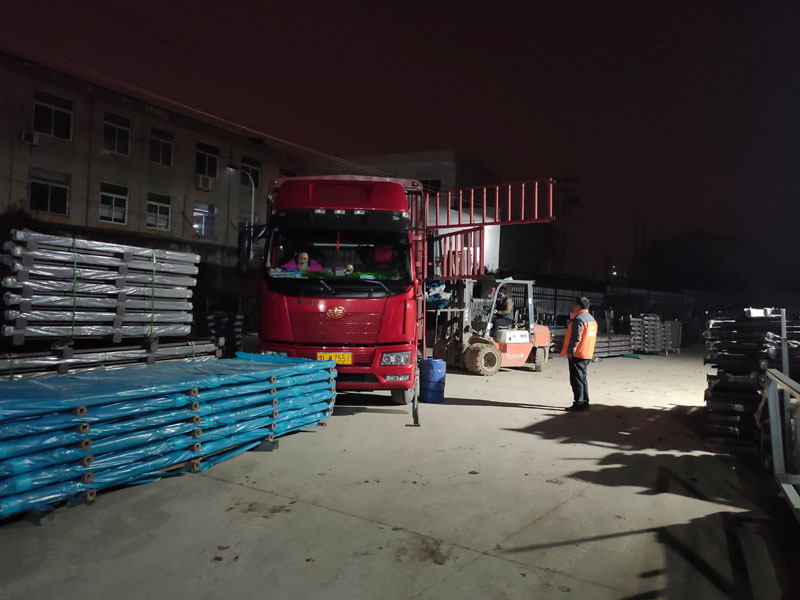 金用護欄2022年1月17日鋅鋼陽臺欄桿裝車發(fā)貨！