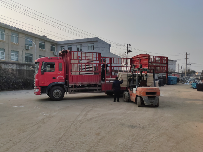 金用護欄2022年1月19日鋅鋼百葉窗裝車發貨！