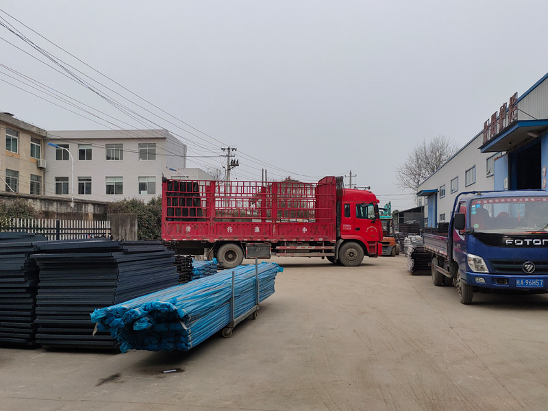 金用護(hù)欄2022年2月22日鋁合金百葉窗裝車發(fā)貨！