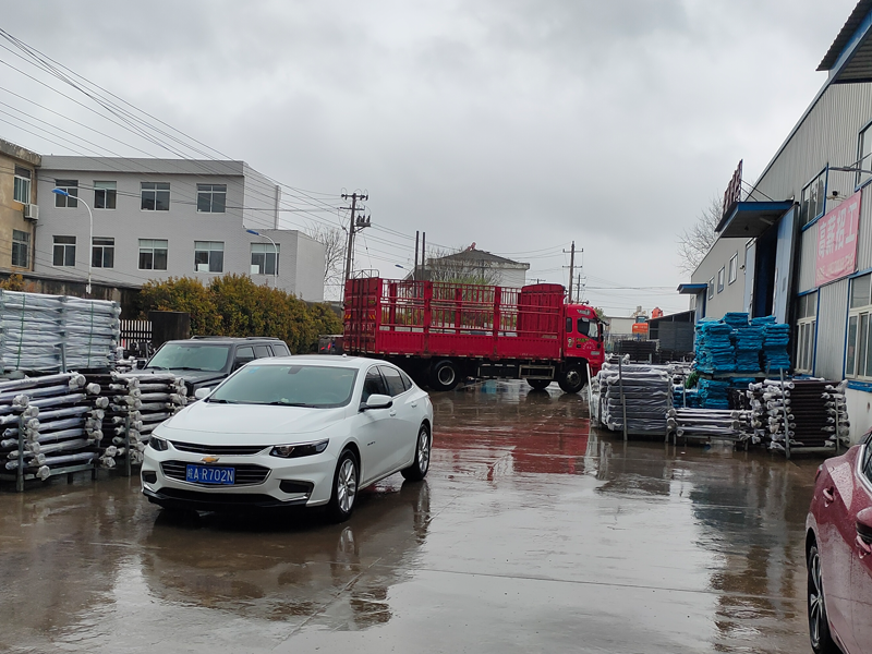 金用護欄2022年3月18日鋅鋼玻璃欄桿裝車發貨！