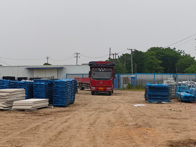 金用護欄2022年6月1日鋅鋼百葉窗裝車發貨！