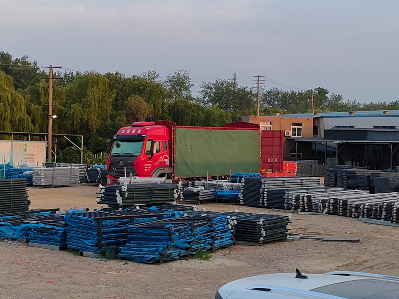 金用護(hù)欄2022年7月19日鋅鋼百葉窗裝車(chē)發(fā)貨！