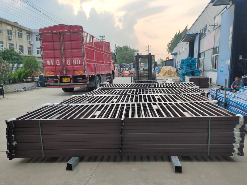 金用護(hù)欄2022年7月20日鋅鋼圍墻護(hù)欄裝車(chē)發(fā)貨！