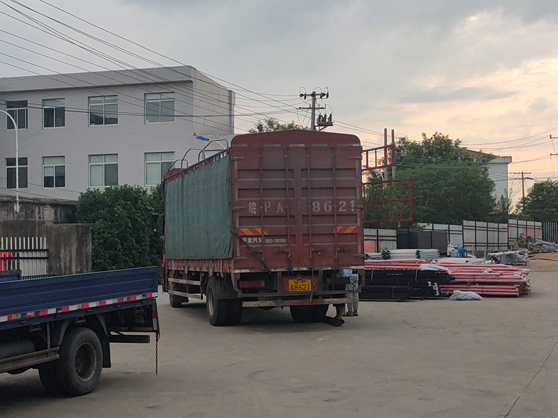 金用護欄2022年7月26日鋅鋼空調欄桿裝車發貨！