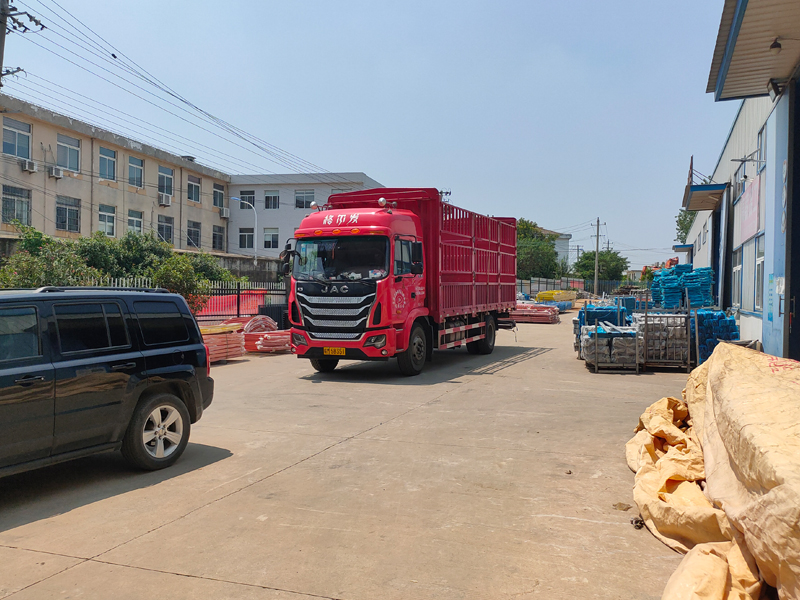 金用護欄2022年8月4日鋅鋼飄窗欄桿裝車發(fā)貨！