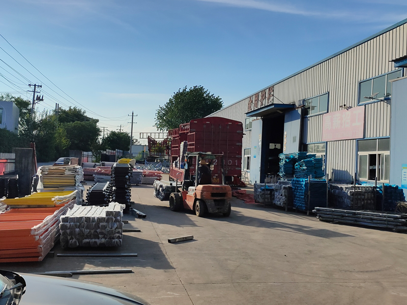 金用護欄2022年8月5日鋅鋼組裝式護欄裝車發(fā)貨！