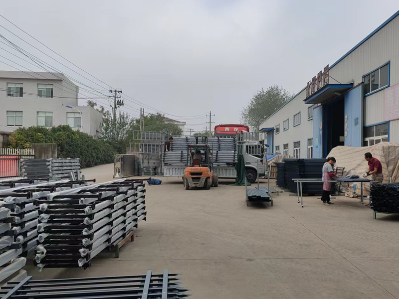 金用護欄2022年10月10日鋅鋼陽臺護欄裝車發貨！