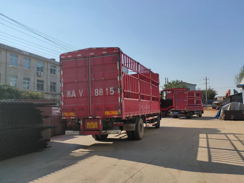 金用護欄2022年10月13日鋅鋼圍墻護欄裝車發貨！