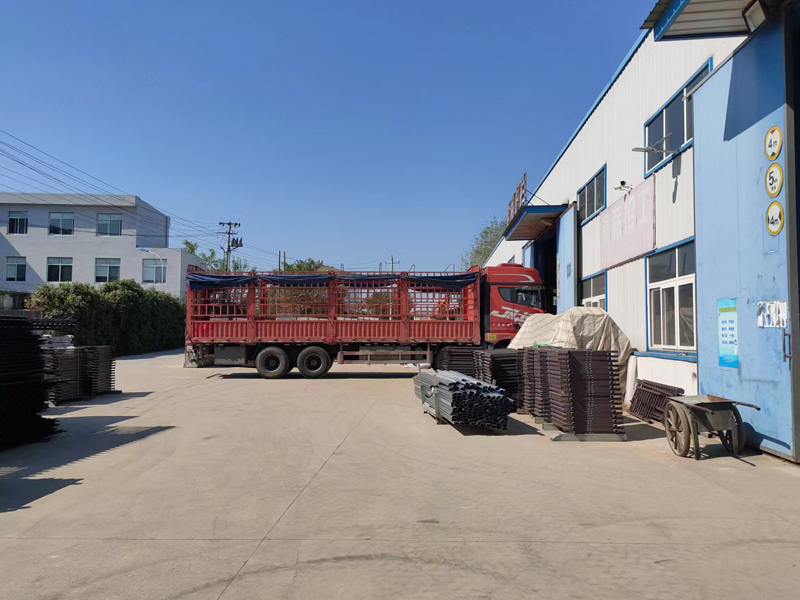 金用護欄2022年10月22日鋅鋼百葉窗裝車發(fā)貨！