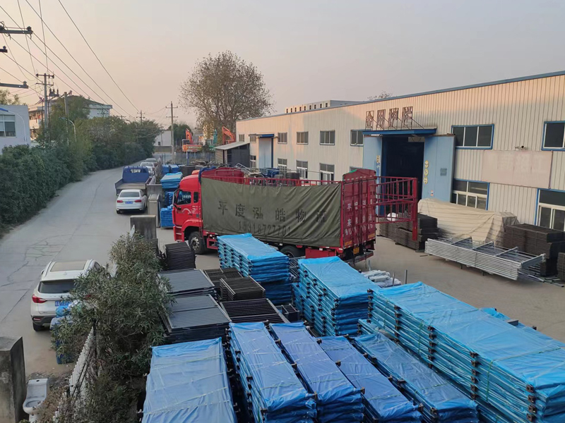 金用護欄2022年11月16日鋅鋼陽臺護欄裝車發貨! 金用護欄2022年11月16日鋅鋼陽臺護欄裝車發貨!