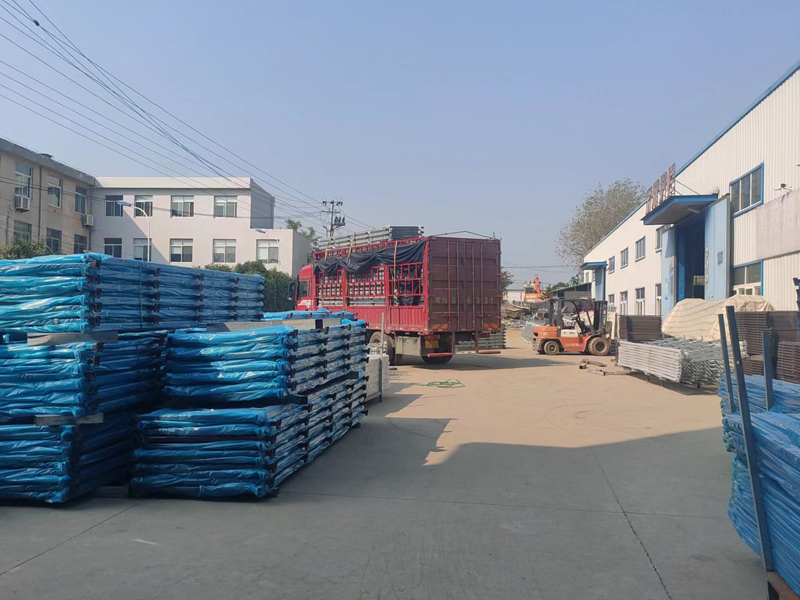 金用護欄2022年11月19日鋅鋼玻璃護欄裝車發貨! 金用護欄2022年11月19日鋅鋼玻璃護欄裝車發貨!