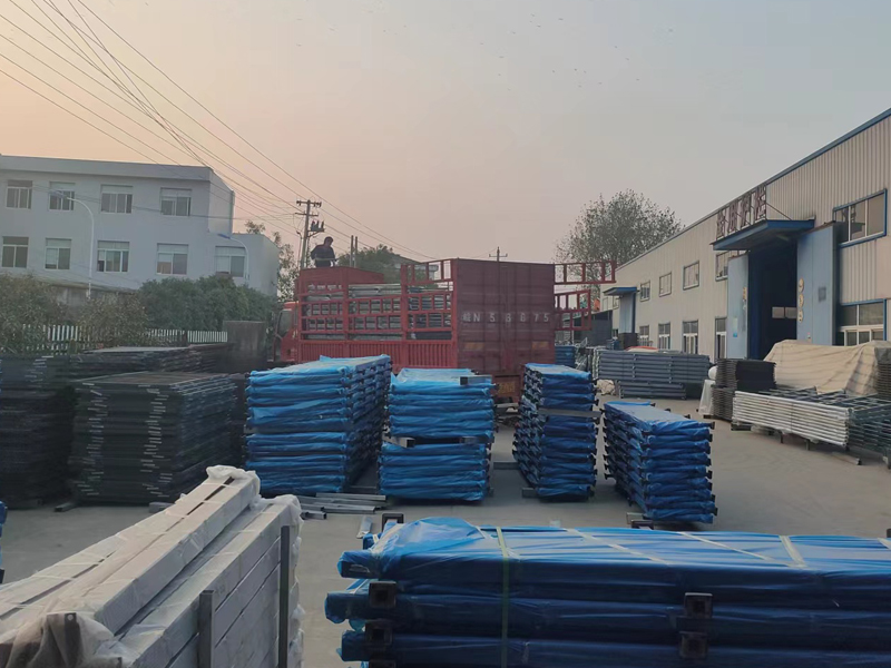 金用護(hù)欄2022年11月22日鋅鋼玻璃欄桿裝車發(fā)貨! 金用護(hù)欄2022年11月22日鋅鋼玻璃欄桿裝車發(fā)貨!