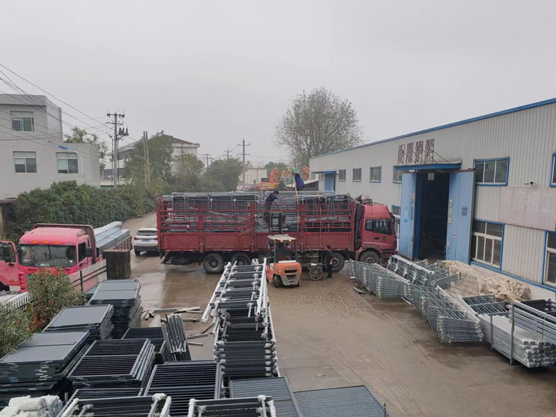 金用護欄2022年11月26日鋅鋼玻璃護欄裝車發貨! 金用護欄2022年11月26日鋅鋼玻璃護欄裝車發貨!