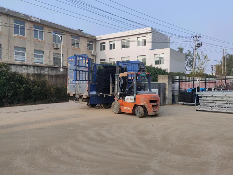 金用護(hù)欄2022年12月6日鋅鋼飄窗護(hù)欄裝車(chē)發(fā)貨！