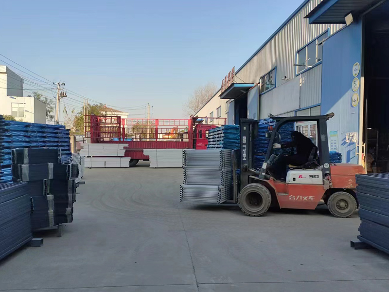 金用護欄2022年12月8日鋅鋼飄窗欄桿裝車發貨! 金用護欄2022年12月8日鋅鋼飄窗欄桿裝車發貨!