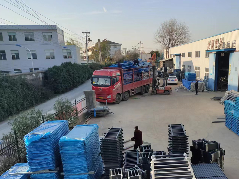金用護欄2022年12月10日鋅鋼陽臺護欄裝車發貨! 金用護欄2022年12月10日鋅鋼陽臺護欄裝車發貨!