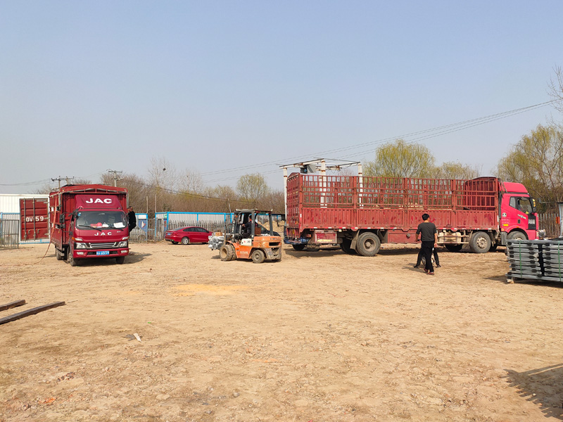 金用護欄2023年3月4日鋅鋼陽臺護欄裝車發貨！