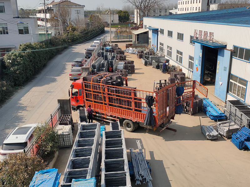 金用護欄2023年3月7日鋅鋼空調欄桿裝車發貨！