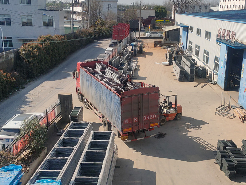 金用護欄2023年3月14日鋅鋼連廊欄桿裝車發貨！