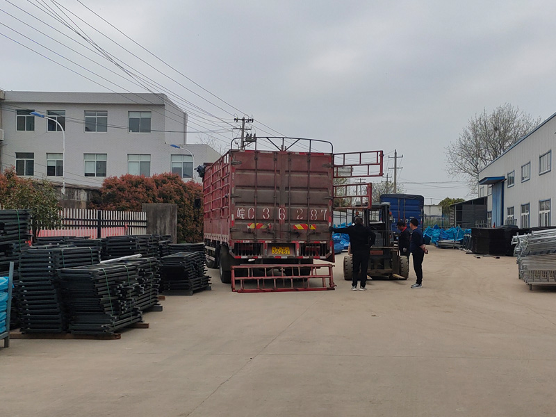 金用護欄2023年3月31日鋅鋼樓梯欄桿裝車發貨！