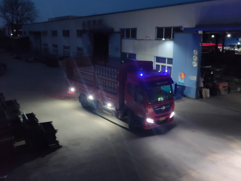 金用護(hù)欄2023年3月31日鋅鋼圍墻護(hù)欄裝車發(fā)貨！