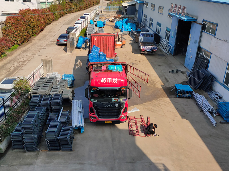 金用護(hù)欄2023年4月7日鋅鋼護(hù)窗欄桿裝車(chē)發(fā)貨！