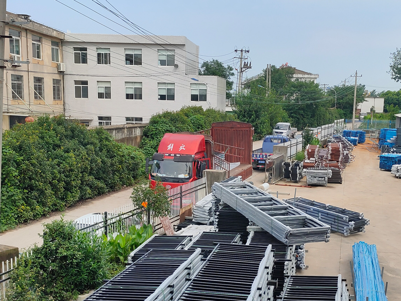 2023年7月8日鋅鋼玻璃護欄裝車發貨! 2023年7月8日鋅鋼玻璃護欄裝車發貨!