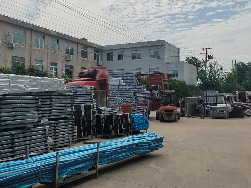 2023年7月10日鋅鋼玻璃護欄裝車發貨! 2023年7月10日鋅鋼玻璃護欄裝車發貨!